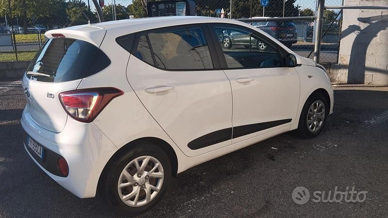 Usata Hyundai i10 83 CV (61 kW) 2017 Bianco Utilitaria