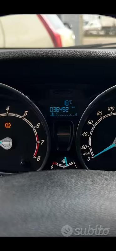 Usata Ford B-MAX 100 CV (73 kW) 2014 Bianco Monovolume