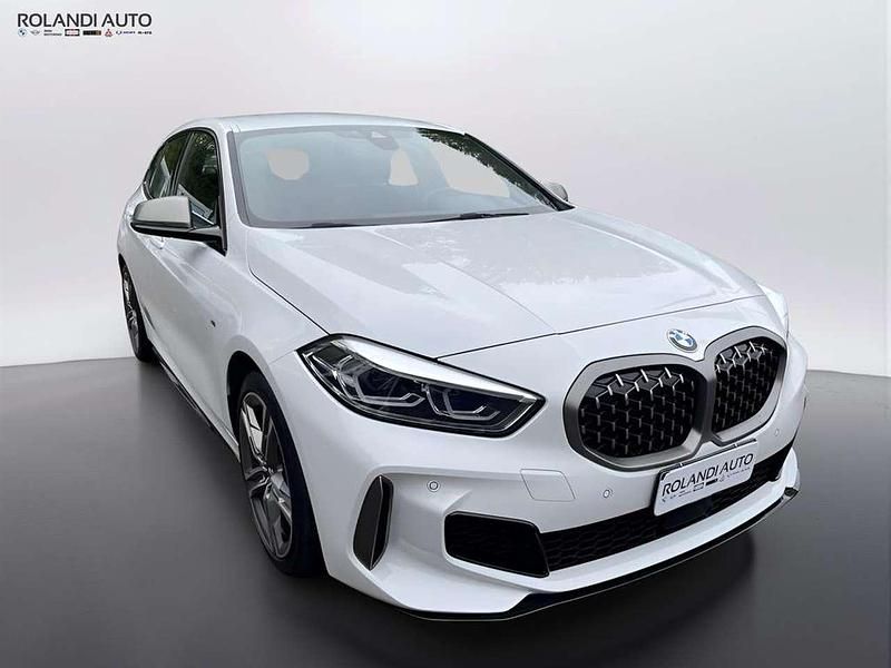 Usata BMW 135 306 CV (225 kW) 2024 Alpin white pastello Utilitaria