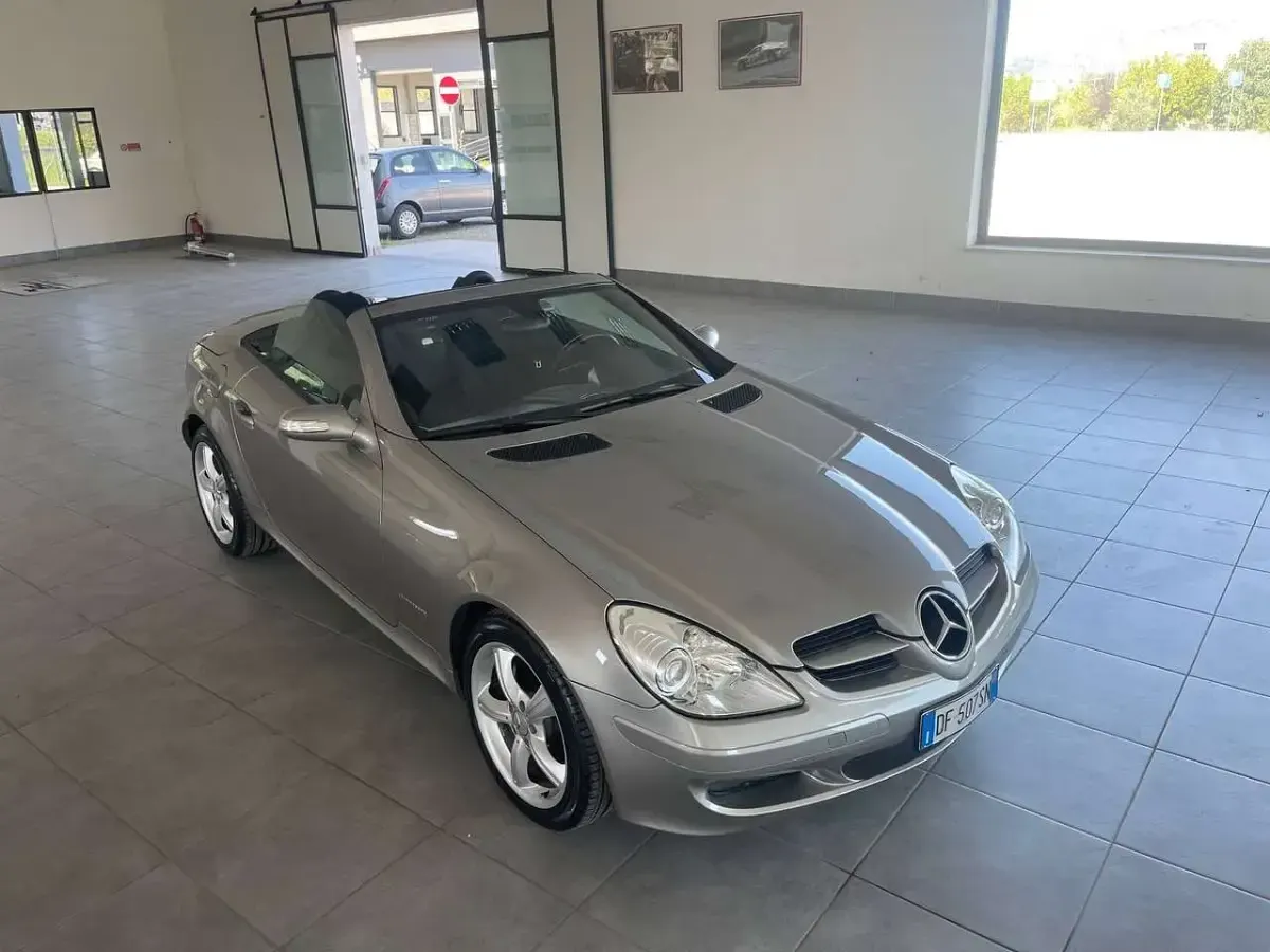 Usata Mercedes SLK200 163 CV (119 kW) 2007 Grigio Cabrio