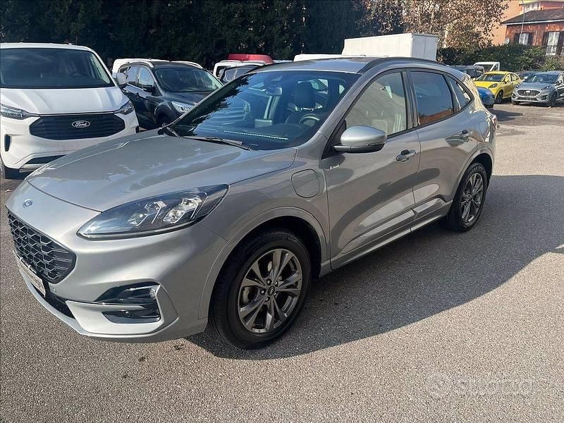 Usata Ford Kuga ST-Line X 225 CV (165 kW) 2022 Grigio SUV