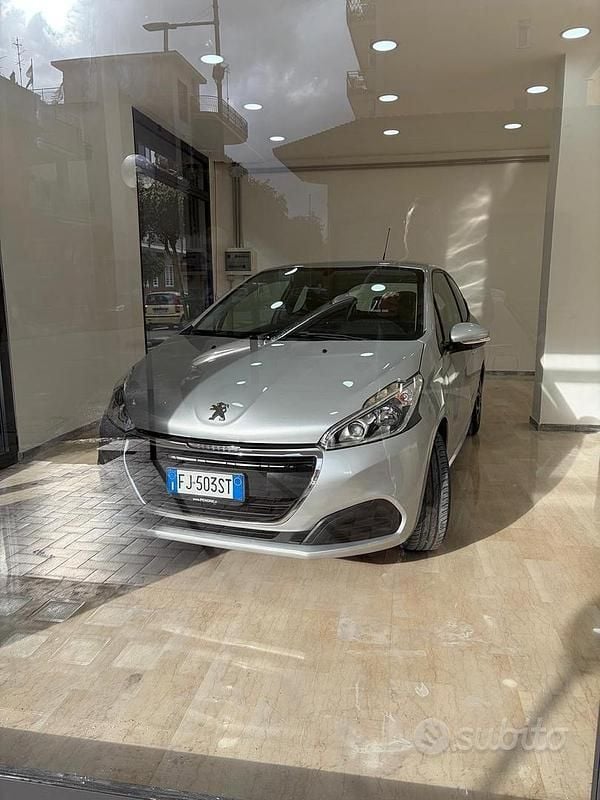 Usata Peugeot 208 Active 81 CV (59 kW) 2017 Grigio Utilitaria