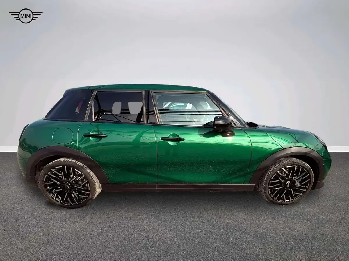 Usata Mini Cooper Favoured 150 kW (204 CV) 2025 Verde Utilitaria