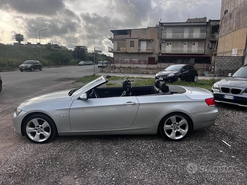 Usado BMW 320 Cabriolet 177 HP (130 kW) 2009 Cinzento Cabrios