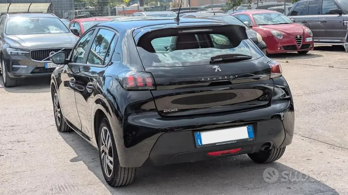 Usata Peugeot 208 101 CV (74 kW) 2023 Nero Utilitaria