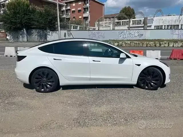 Begagnad Tesla Model 3 Performance 461 kW (627 HK) 2022 Vit Sedan