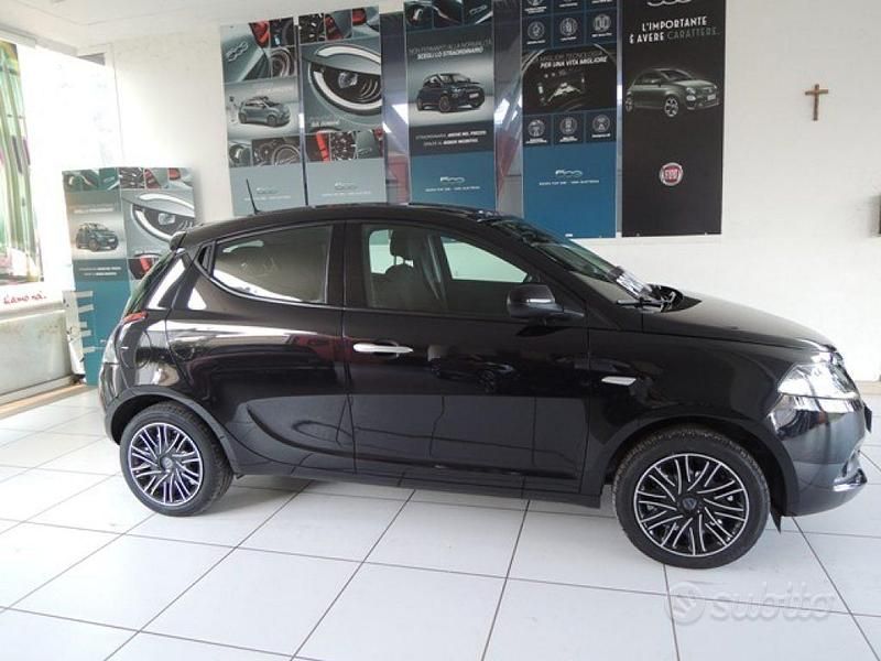 Usata Lancia Ypsilon S 69 CV (50 kW) 2022 Nero Utilitaria