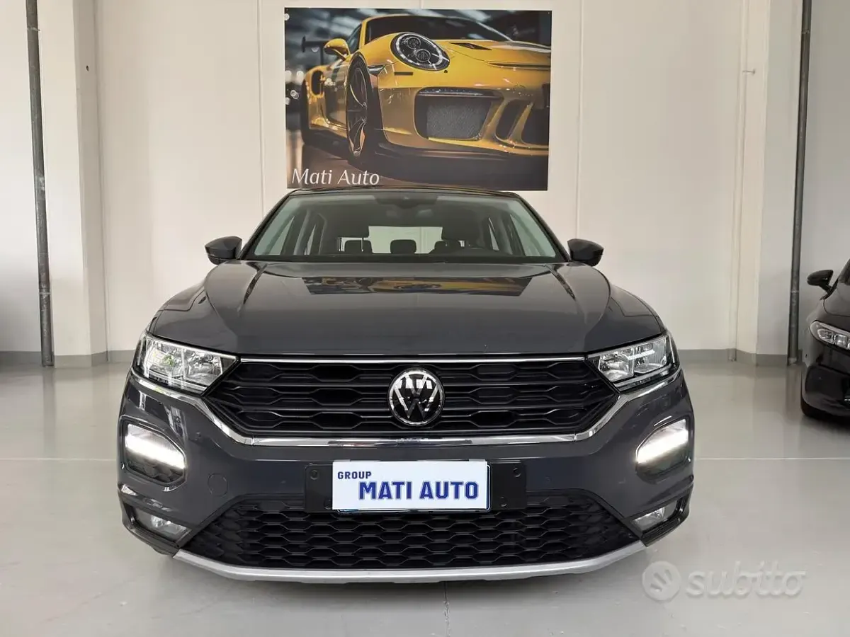 Begagnad VW T-Roc Business 110 HK (80 kW) 2021 Grå SUV