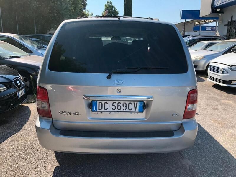 Usata Kia Carnival 145 CV (106 kW) 2006 Argento Monovolume