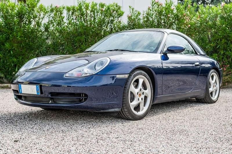 Usata Porsche 911 Carrera Cabriolet 300 CV (220 kW) 2001 Lapis blue metallic Cabrio