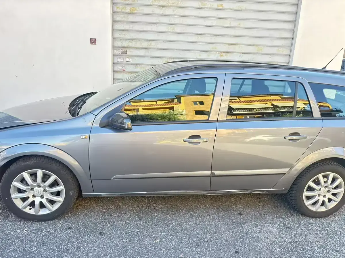 Usata Opel Astra 105 CV (77 kW) 2007 Grigio Station wagon
