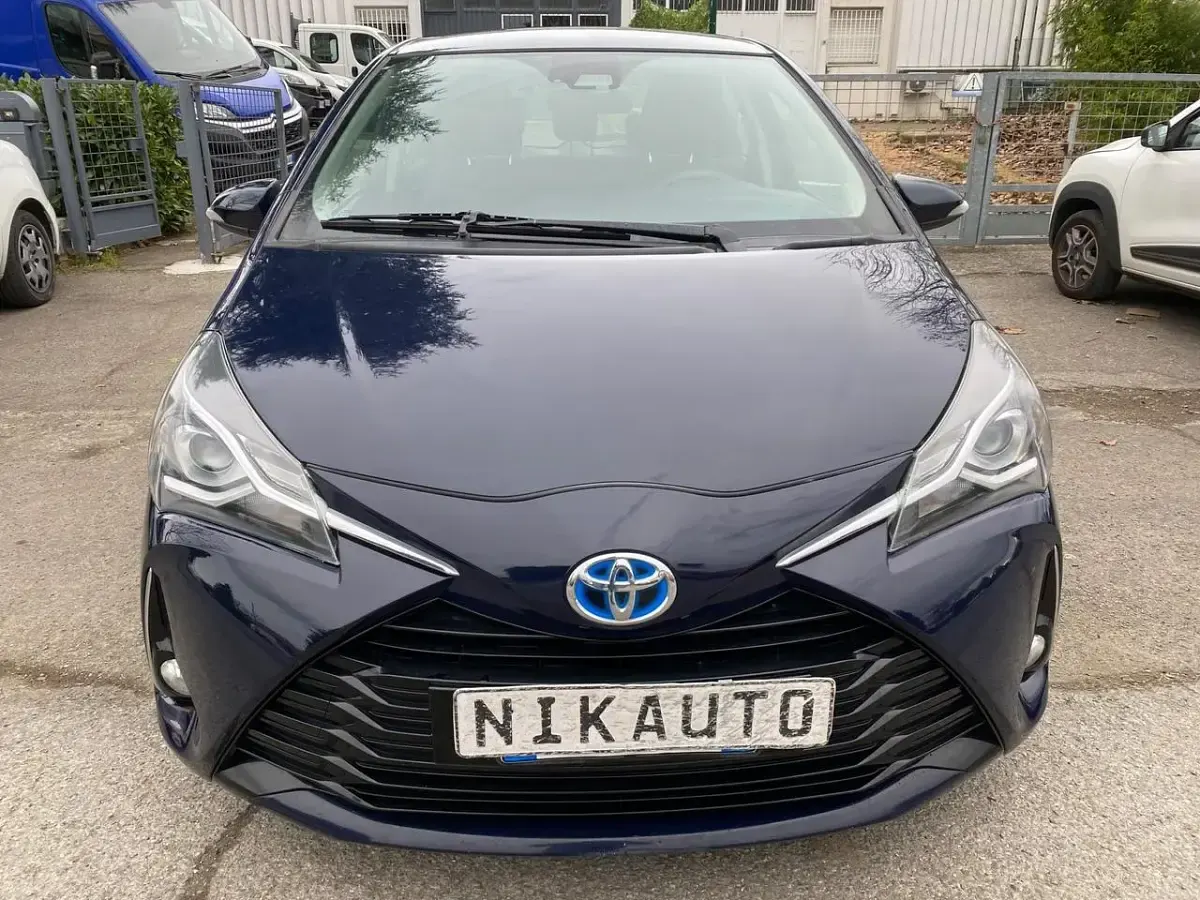Usata Toyota Yaris Hybrid Active 73 CV (53 kW) 2019 Blu Berlina