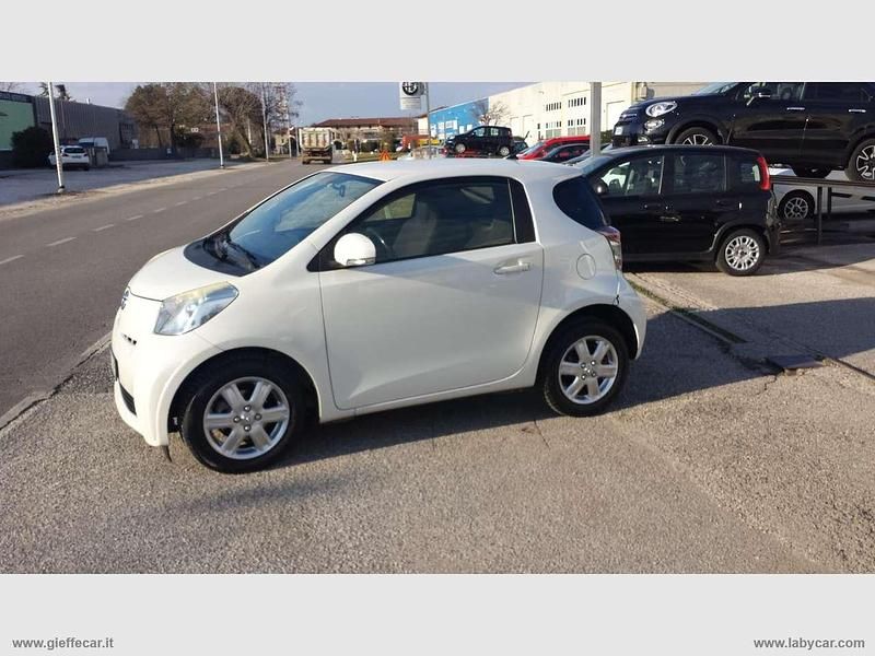 Usata Toyota iQ 68 CV (50 kW) 2009 Bianco Utilitaria