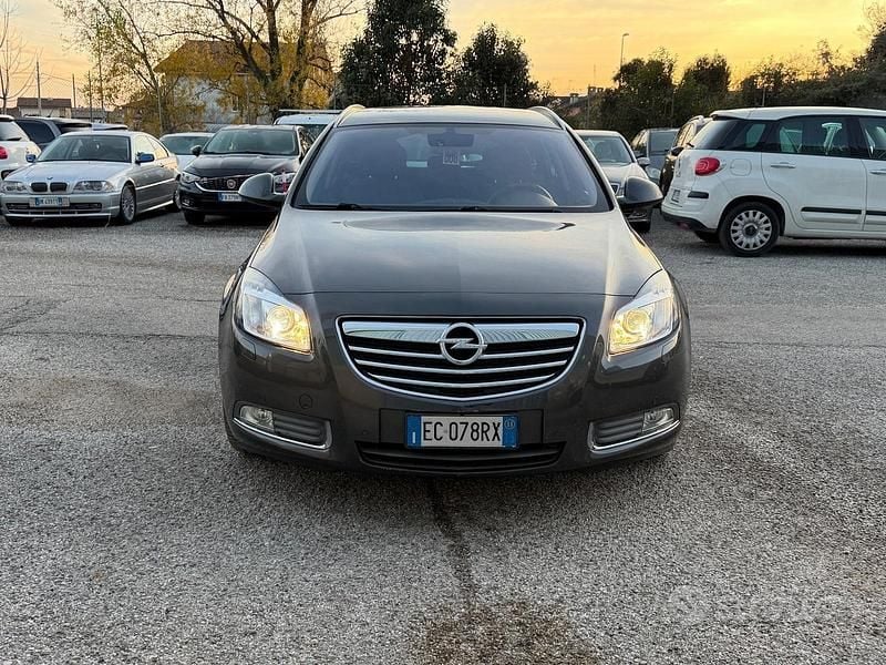 Nero Usata 2011 Opel Insignia Cosmo Station wagon | 6300 € (Cara) - Immagine 1/4