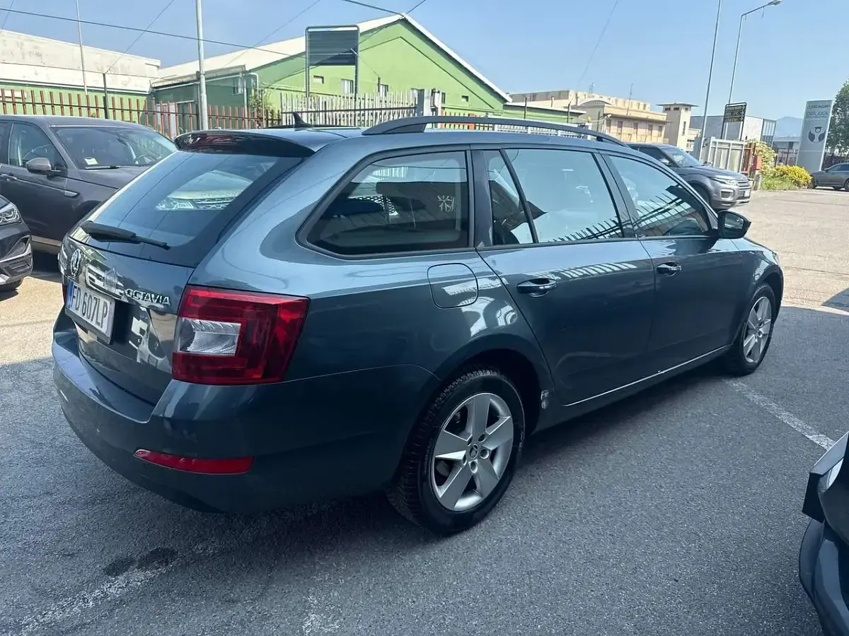 Usata Skoda Octavia 150 CV (110 kW) 2016 Grigio Station wagon