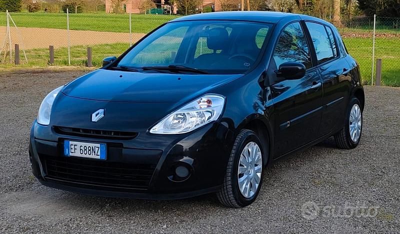 Usata Renault Clio II Luxe 74 CV (54 kW) 2011 Nero Berlina