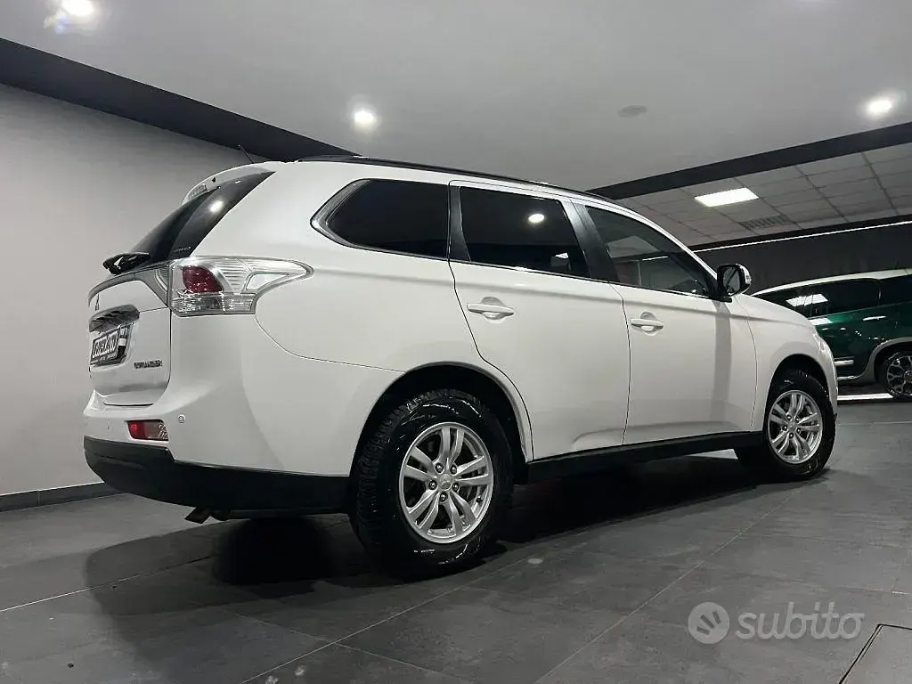 Usata Mitsubishi Outlander Intense 150 CV (110 kW) 2014 Bianco SUV