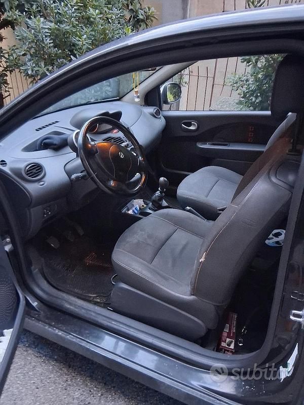 Usado Renault Twingo 75 CV (55 kW) 2010 Negro Utilitario