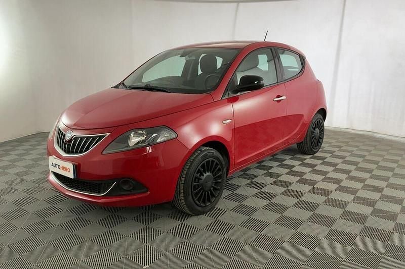 Usata Lancia Ypsilon Silver 70 CV (51 kW) 2021 Rosso Utilitaria