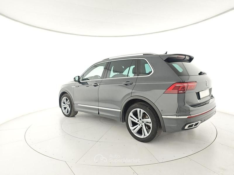 Usata VW Tiguan R-line 150 CV (110 kW) 2023 Grigio scuro SUV