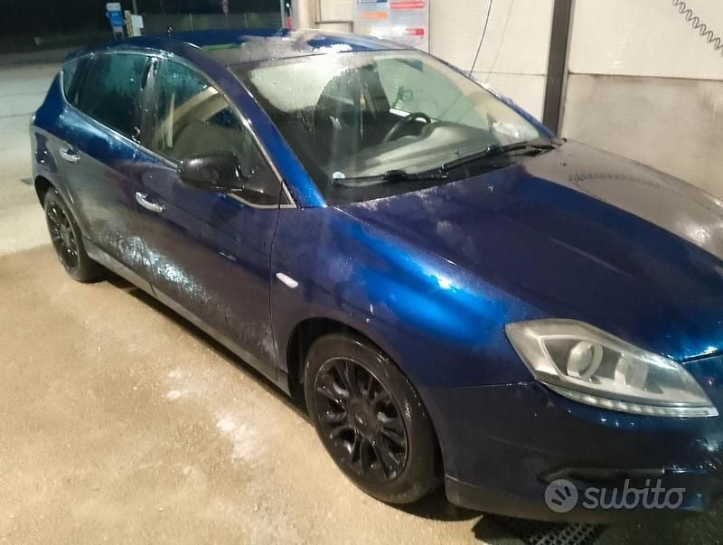Usata Lancia Delta 120 CV (88 kW) 2009 Blu Utilitaria
