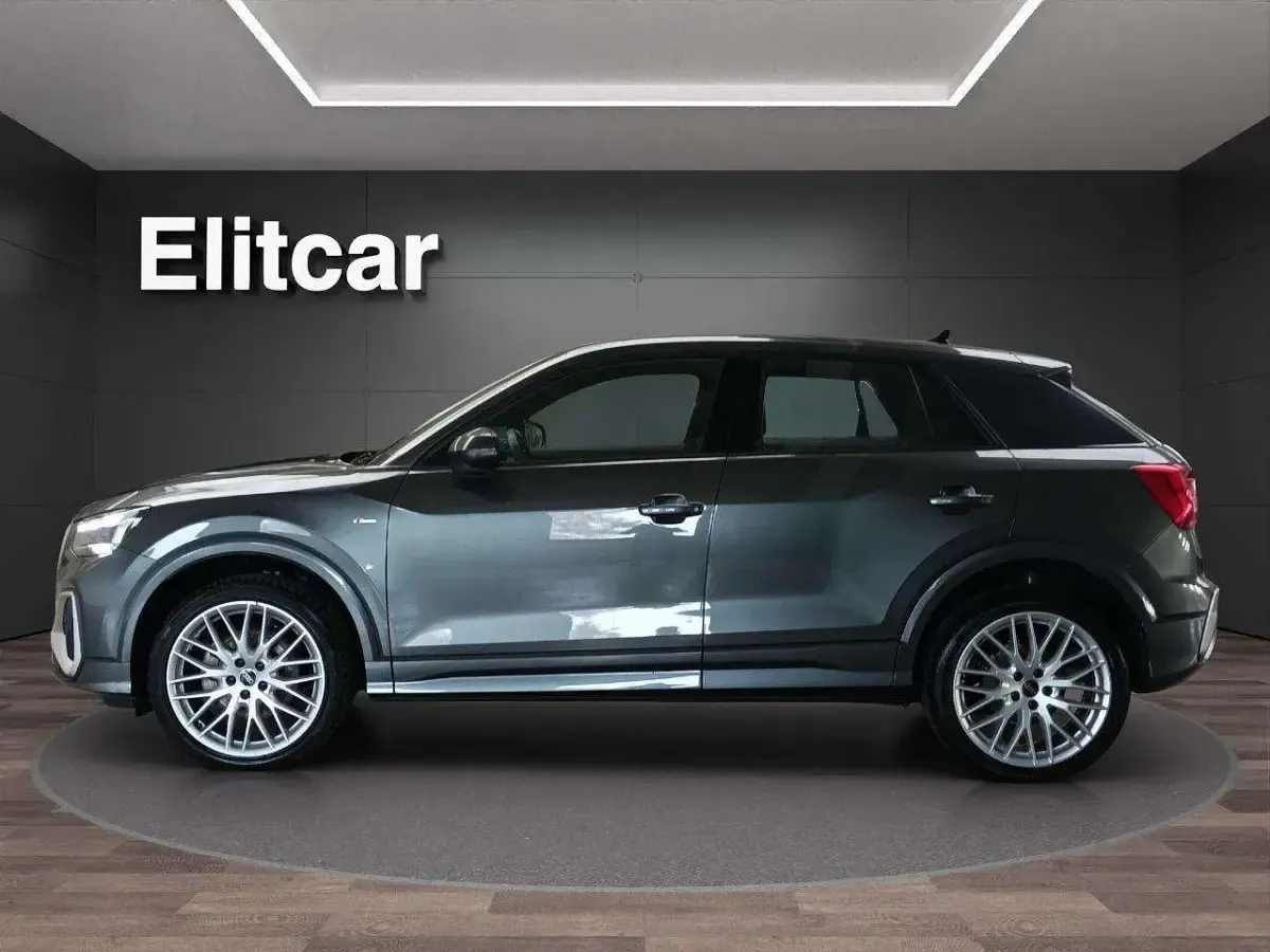 Usata Audi Q2 Ambiente 150 CV (110 kW) 2025 Grigio daytona SUV