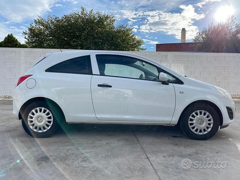 Usata Opel Corsavan 75 CV (55 kW) 2012 Bianco Utilitaria