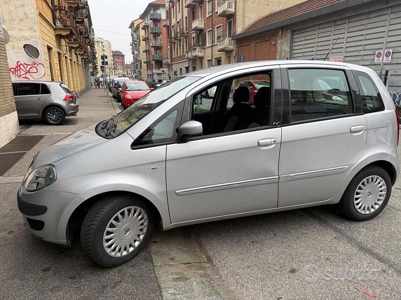 Usata Lancia Musa 77 CV (56 kW) 2007 Grigio Monovolume