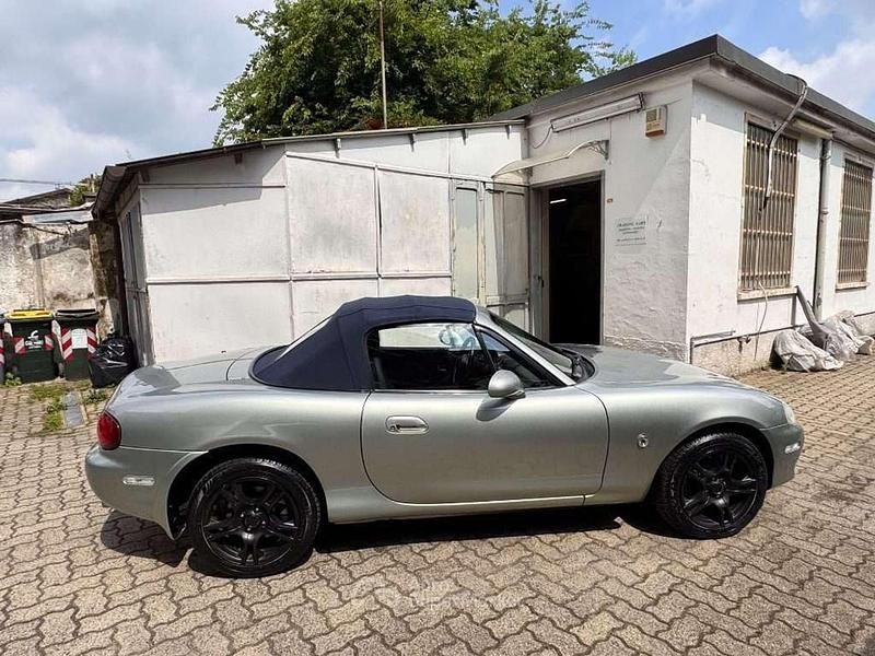 Usata Mazda MX5 110 CV (80 kW) 2003 Argento Cabrio