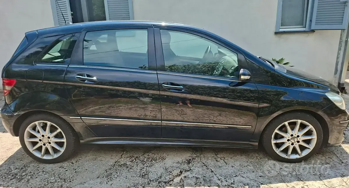 Usata Mercedes B180 109 CV (80 kW) 2006 Nero Monovolume