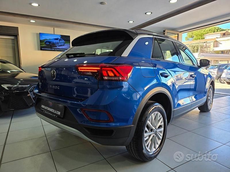 Usata VW T-Roc Life 116 CV (85 kW) 2023 Blu SUV