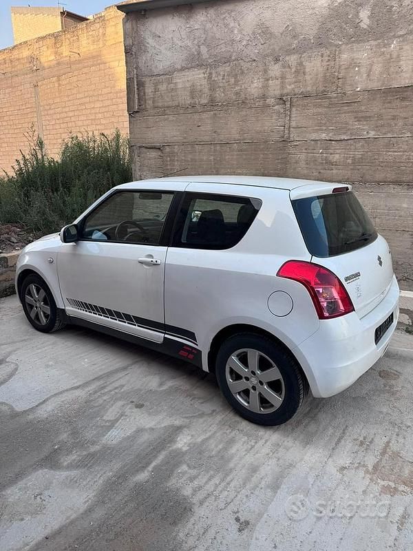 Usata Suzuki Swift 68 CV (50 kW) 2009 Bianco Utilitaria
