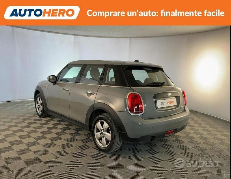 Begagnad Mini ONE 2021 Grå Halvkombi