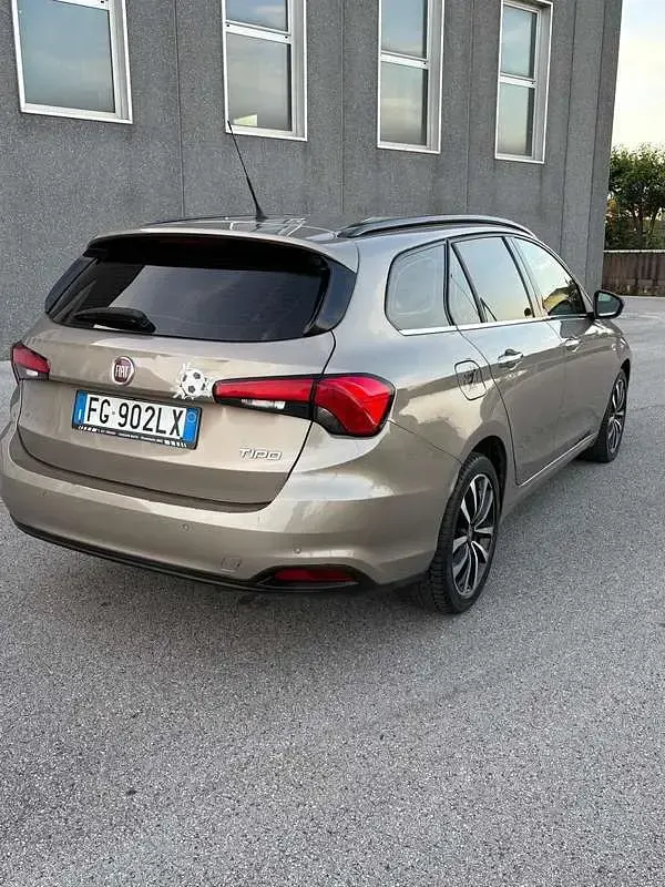 Usata Fiat Tipo S 120 CV (88 kW) 2017 Oro Station wagon
