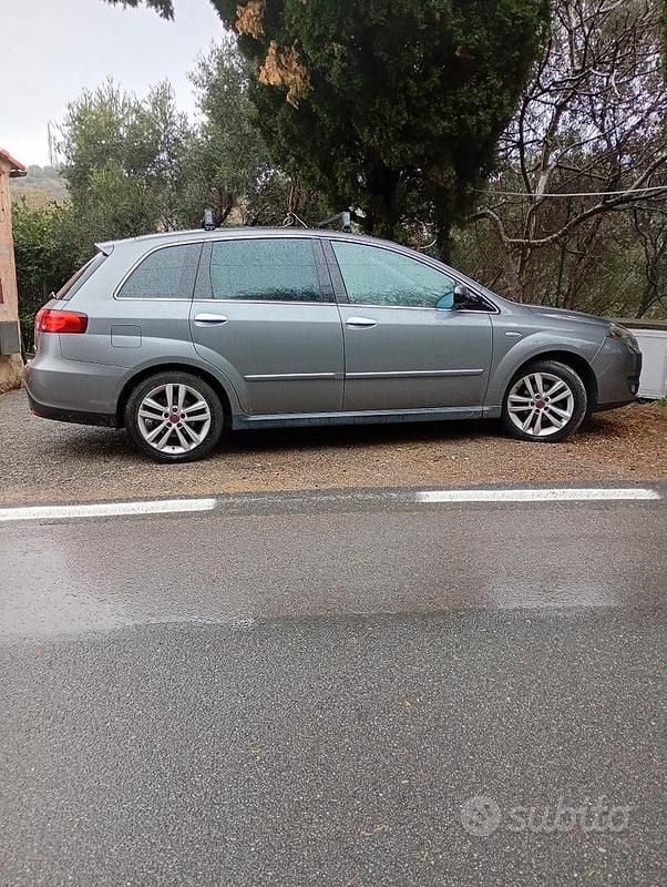 Usata Fiat Croma 150 CV (110 kW) 2009 Grigio Station wagon