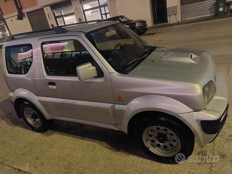 Second-hand Suzuki Jimny 86 CP (63 kW) 2006 Gri SUV