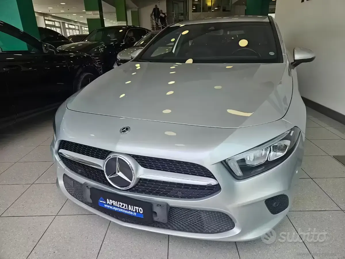 Usata Mercedes A180 116 CV (85 kW) 2021 Argento Berlina