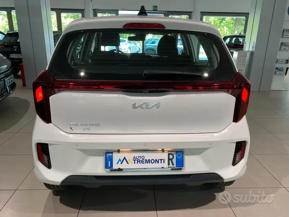 Begagnad Kia Picanto Urban 67 HK (49 kW) 2024 Vit Halvkombi
