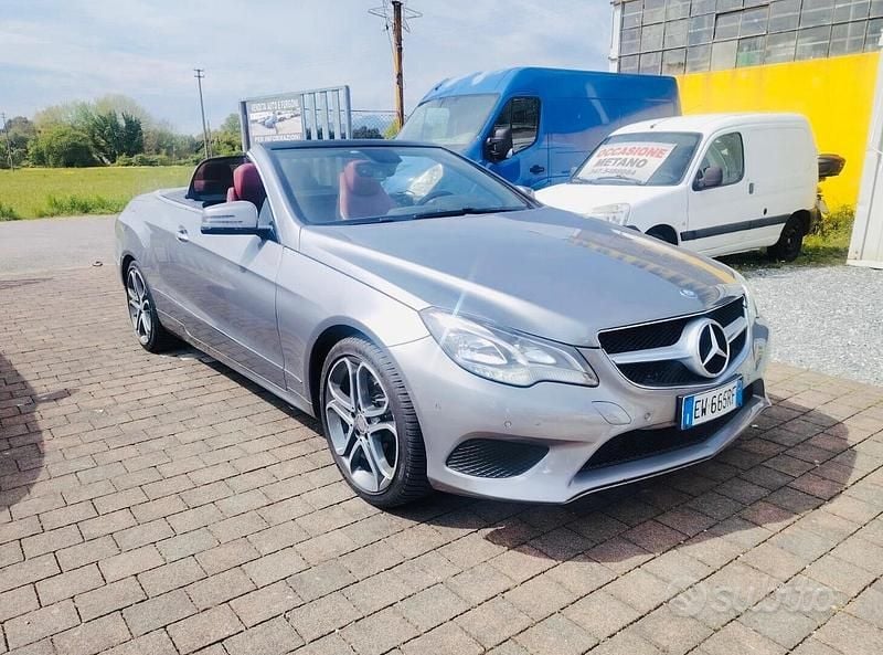 Usata Mercedes E220 170 CV (125 kW) 2014 Blu Cabrio