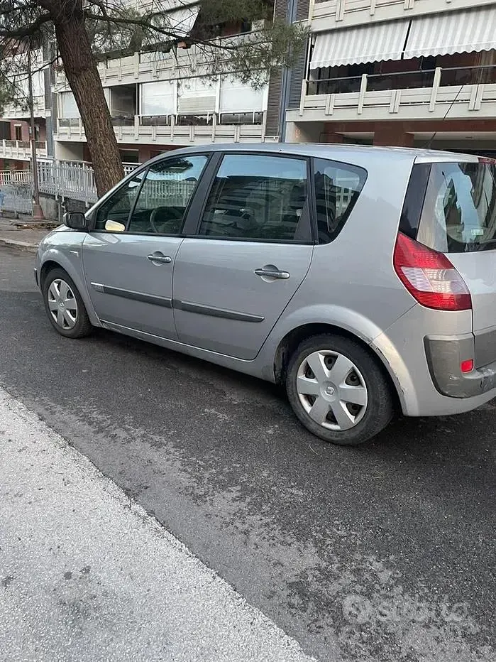 Usata Renault Scénic 82 CV (60 kW) 2003 Grigio Monovolume