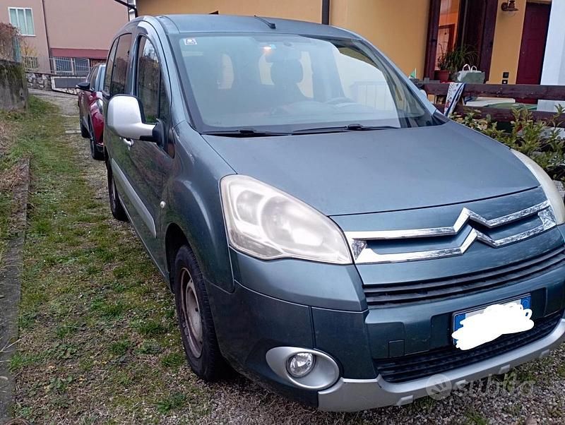 Grigio Usata 2011 Citroën Berlingo Monovolume | 1000 € - Immagine 1/4