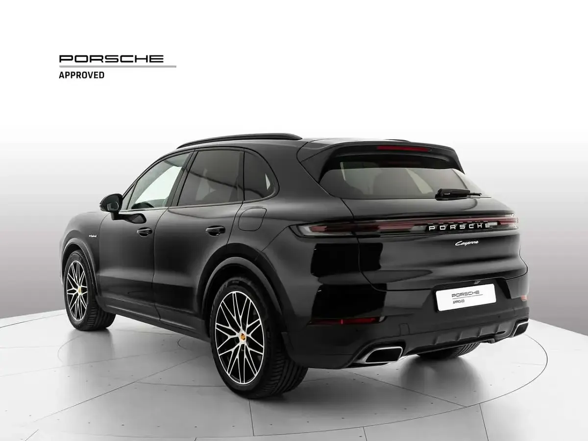 Usata Porsche Cayenne 462 CV (339 kW) 2024 0e nero cromite metallizzato SUV