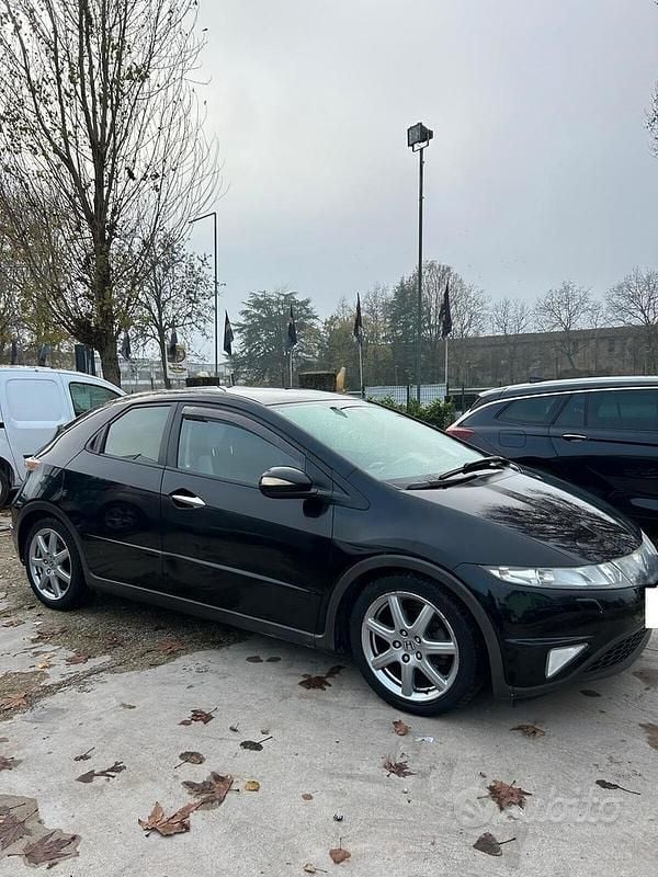 Usata Honda Civic Executive 140 CV (102 kW) 2006 Nero Berlina