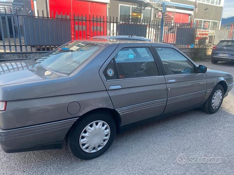 Usata Alfa Romeo 164 145 CV (106 kW) 1990 Grigio Berlina