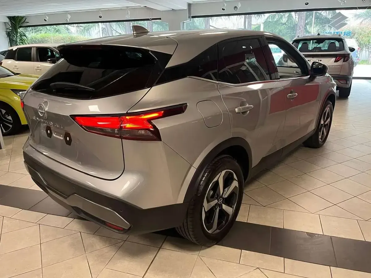 Usata Nissan Qashqai N-Connecta 140 CV (102 kW) 2024 Argento SUV