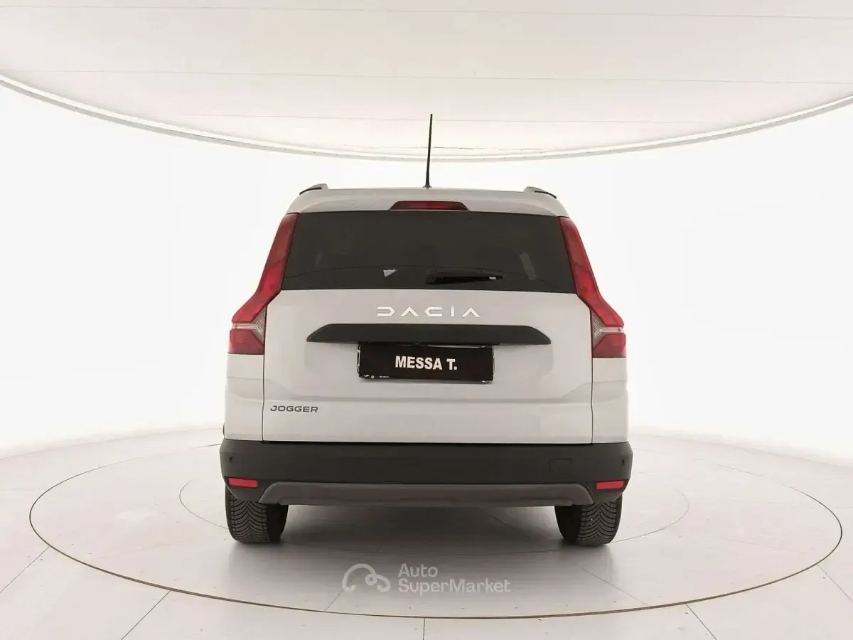Usata Dacia Jogger Expression 101 CV (74 kW) 2023 Grigio chiaro Monovolume