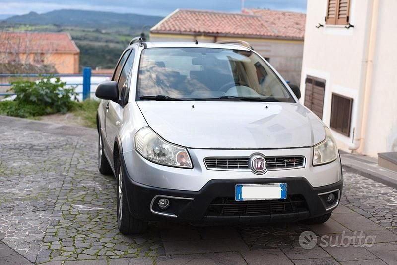 Grigio Usata 2010 Fiat Sedici SUV | 4000 € (Buon prezzo) - Immagine 1/4