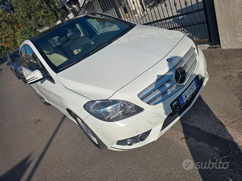Usata Mercedes B200 156 CV (114 kW) 2013 Bianco Monovolume