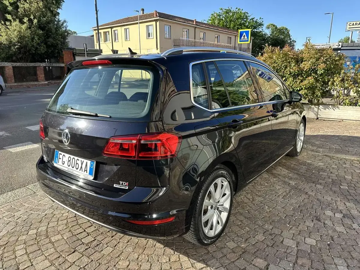 Usata VW Golf Sportsvan Highline 110 CV (80 kW) 2017 Nero Monovolume