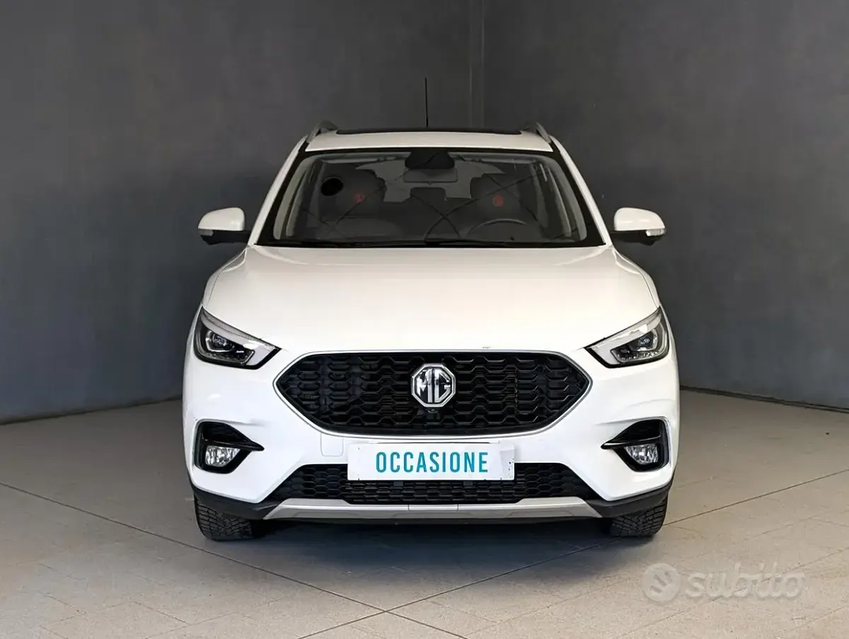 Usata MG ZS Luxury 111 CV (81 kW) 2023 Bianco SUV